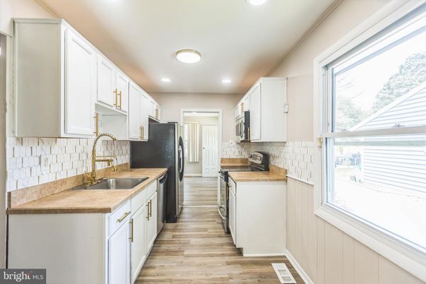 Interior, Kitchen, Recessed Lighting, Wood Texture Flooring