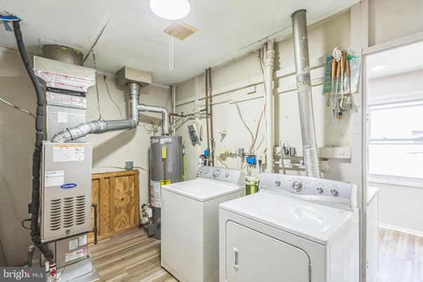 Interior, Utility Closets, Washer, Wood Texture Flooring