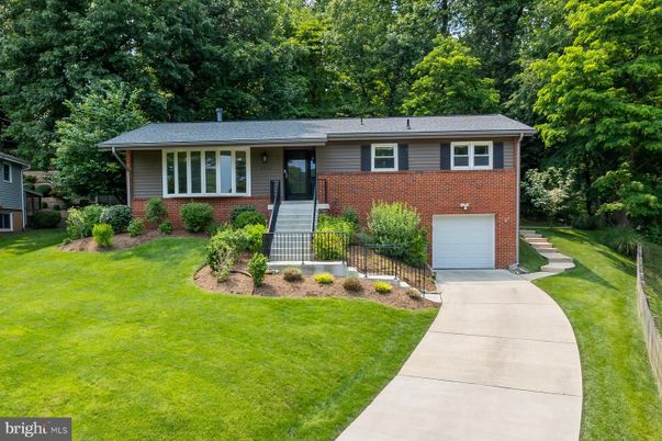 Attached, Exterior, Facade, Brick Facade, Split Level