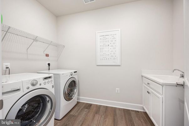 Interior, Washer, Wood Texture Flooring