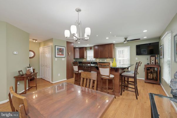 Chandelier, Dining room, Interior, Kitchen, Recessed Lighting, Wood Texture Flooring