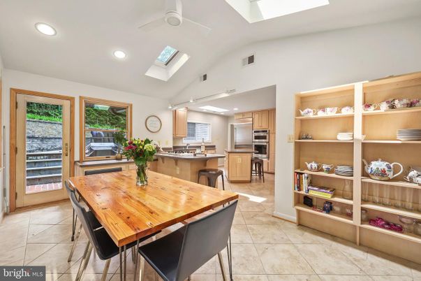 Dining room, Interior, Kitchen, Recessed Lighting, Stainless Steel Appliances
