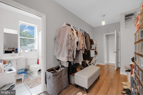 Bathroom, Interior, Walk-in Closets, Wood Texture Flooring