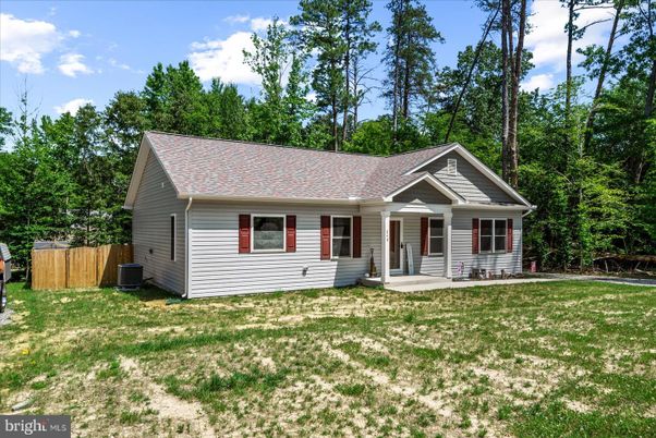 Backyard, Exterior, Facade, Cape Cod