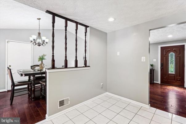 Chandelier, Dining room, Interior, Recessed Lighting, Wood Texture Flooring