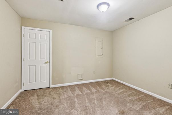 Empty room, Interior