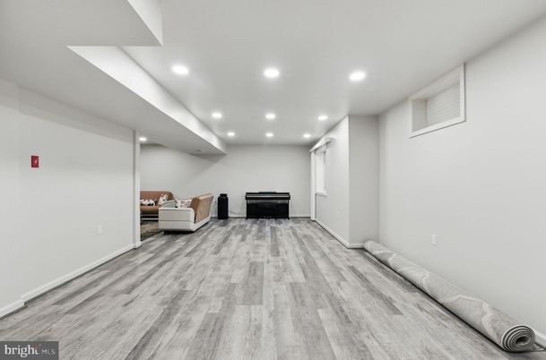 Interior, Piano, Recessed Lighting, Wood Texture Flooring