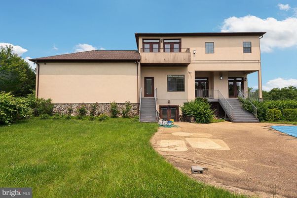 Backyard, Exterior, Facade, Modern