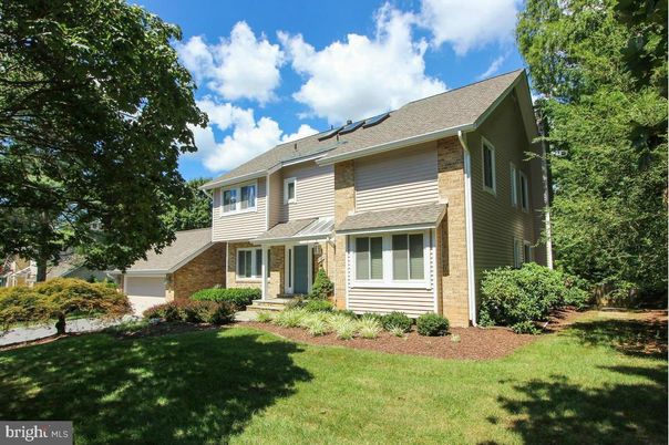 Exterior, Facade, Brick Facade, Solar Panels, Split Level
