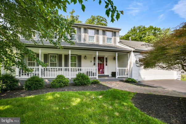 Attached, Exterior, Facade, American Foursquare
