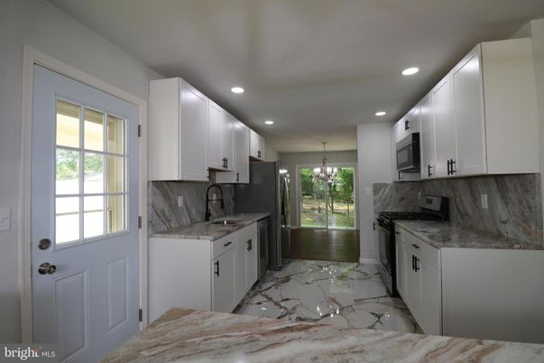 Chandelier, Interior, Kitchen, Marble, Recessed Lighting