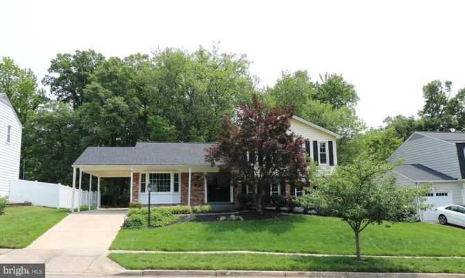 Exterior, Facade, Brick Facade, Ranch