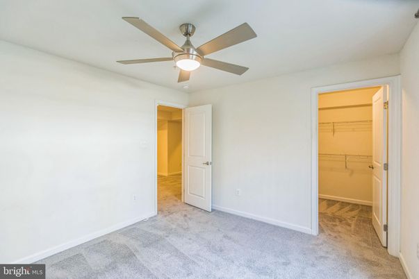 Empty room, Interior, Walk-in Closets