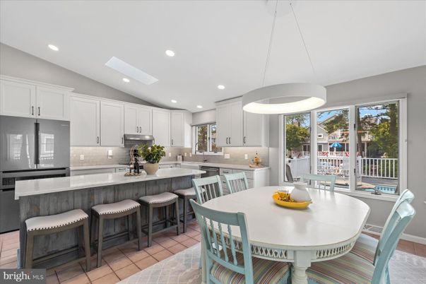 Dining room, Interior, Kitchen, Pendant Lights, Recessed Lighting, Stainless Steel Appliances