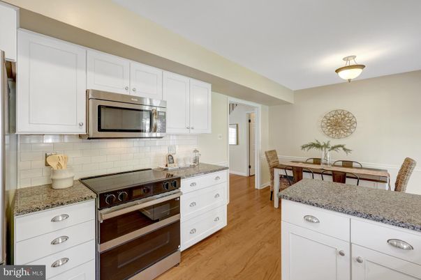 Dining room, Interior, Kitchen, Stainless Steel Appliances, Wood Texture Flooring