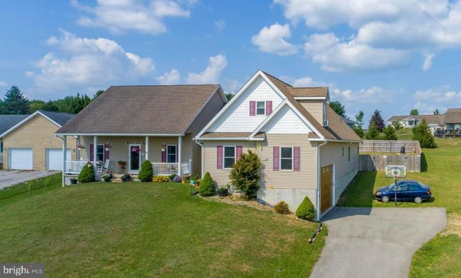 Attached, Backyard, Exterior, Facade, Cape Cod