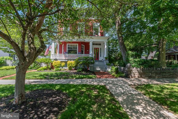 Backyard, Exterior, Facade, American Foursquare