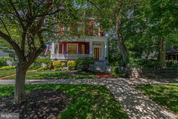 Backyard, Exterior, Facade, American Foursquare