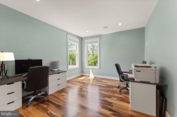 Home Office, Interior, Recessed Lighting, Wood Texture Flooring