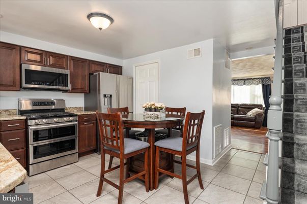 Dining room, Interior, Kitchen, Stainless Steel Appliances, Wood Texture Flooring