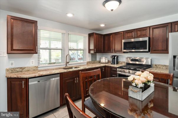 Dining room, Interior, Kitchen, Recessed Lighting, Stainless Steel Appliances