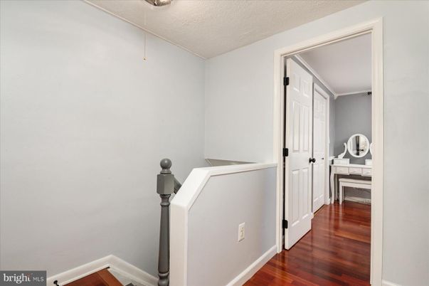 Interior, Washer, Wood Texture Flooring