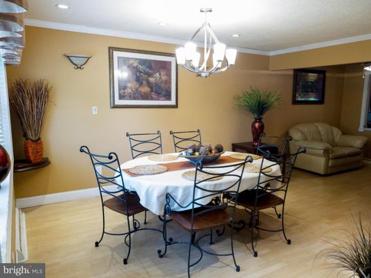 Chandelier, Dining room, Interior, Recessed Lighting, Wood Texture Flooring