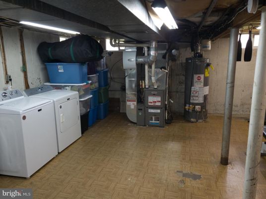 Interior, Washer, Wood Texture Flooring