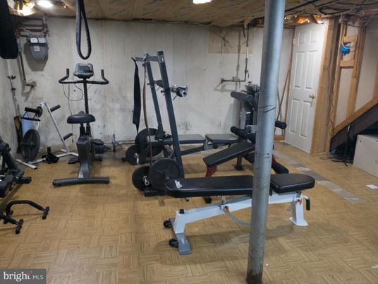 Fitness Equipment, Interior, Recessed Lighting, Wood Texture Flooring