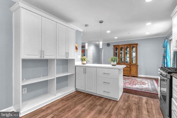 Interior, Pendant Lights, Recessed Lighting, Wood Texture Flooring