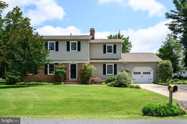Attached, Exterior, Facade, Brick Facade, Split Level