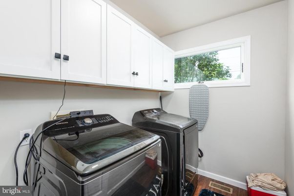 Interior, Washer, Wood Texture Flooring