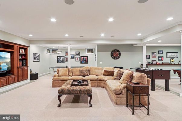 Billiard Table, Game Room, Interior, Living room, Recessed Lighting
