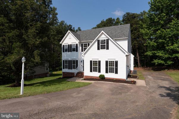 Exterior, Facade, Farmhouse