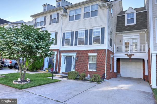 Attached, Exterior, Facade, Brick Facade, Rowhouse