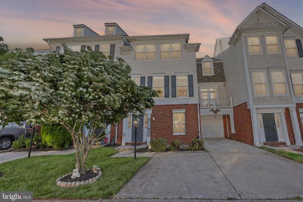 Exterior, Facade, Brick Facade, Rowhouse