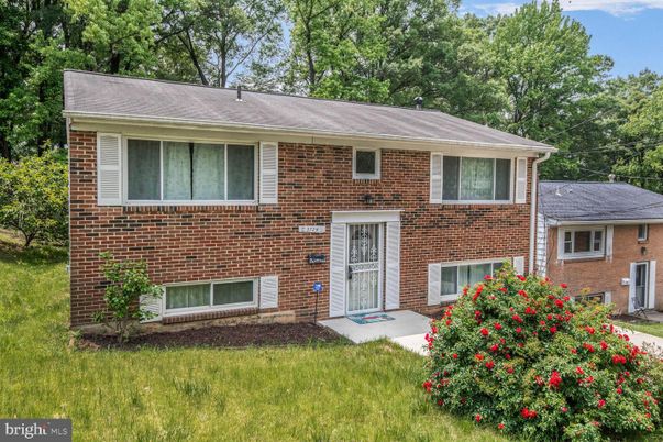 Exterior, Facade, Brick Facade, Raised Ranch