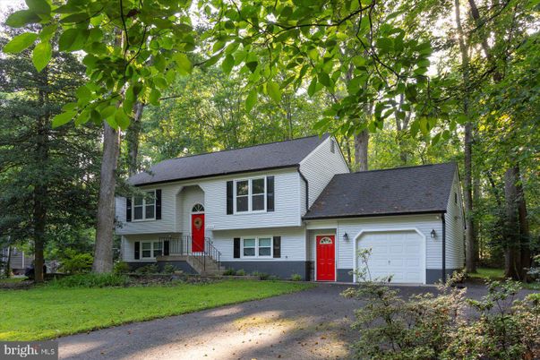 Attached, Exterior, Facade, Raised Ranch
