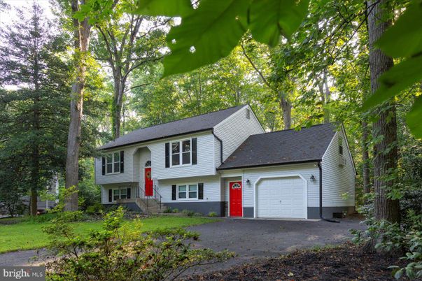 Attached, Exterior, Facade, Raised Ranch