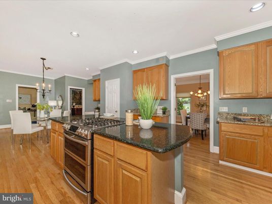Chandelier, Dining room, Interior, Kitchen, Pendant Lights, Recessed Lighting, Wood Texture Flooring