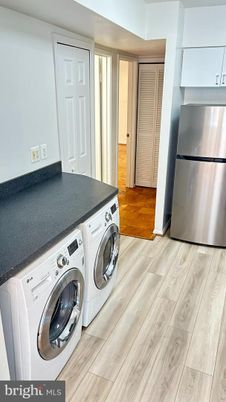 Interior, Washer, Wood Texture Flooring