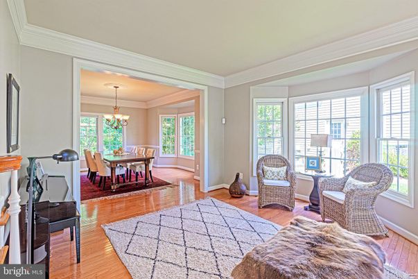 Chandelier, Dining room, Interior, Piano, Wood Texture Flooring