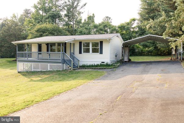 Backyard, Exterior, Facade, Ranch