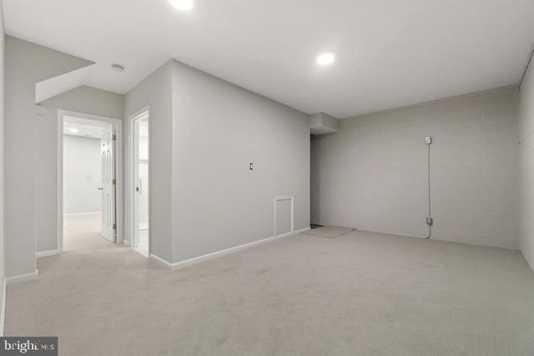 Empty room, Interior, Recessed Lighting
