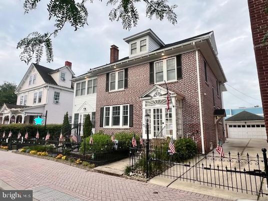 Exterior, Facade, Brick Facade, Georgian
