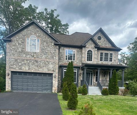 Attached, Exterior, Facade, Brick Traditional