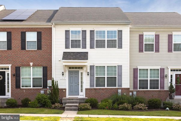 Exterior, Facade, Brick Facade, Rowhouse