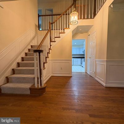 Interior, Pendant Lights, Wood Texture Flooring