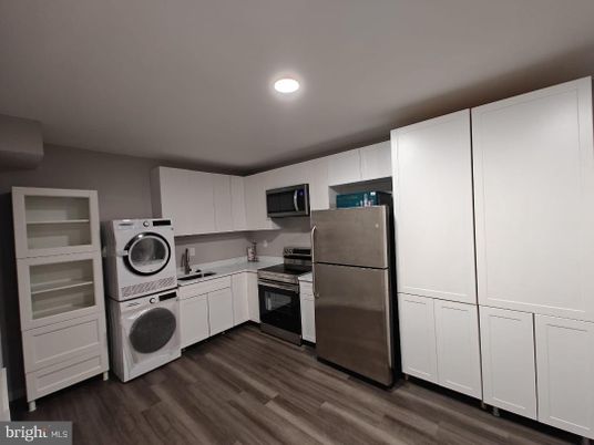 Interior, Kitchen, Recessed Lighting, Washer, Wood Texture Flooring