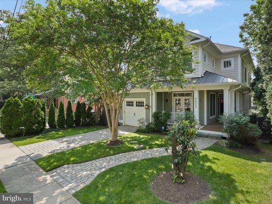 Attached, Backyard, Exterior, Facade, American Craftsman